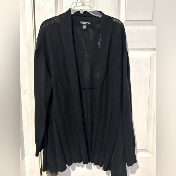 NWOT Esperanza Woman Black Cardigan With Butterfly Design - Picture 1 of 7